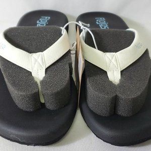 NWT Flojos Black & White Flex Flip Flops Size 5/6